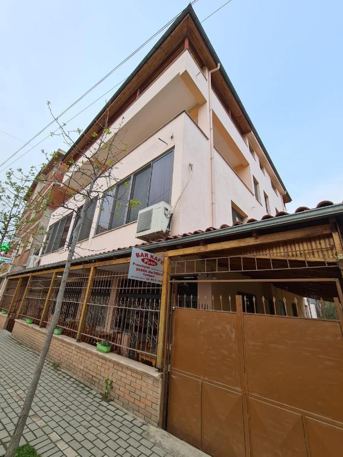 Bar Kafe Pjetri *