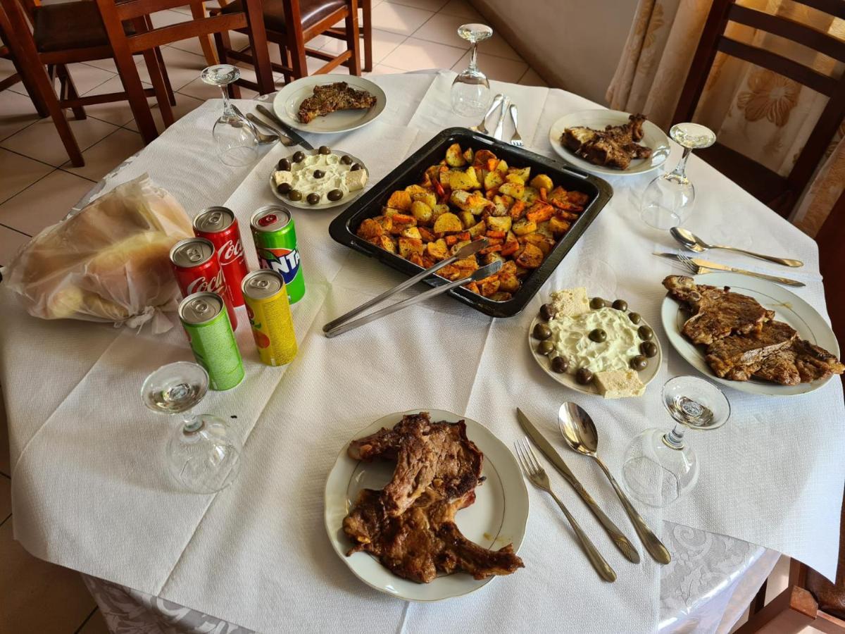 Bar Kafe Pjetri Patza-Kuqani