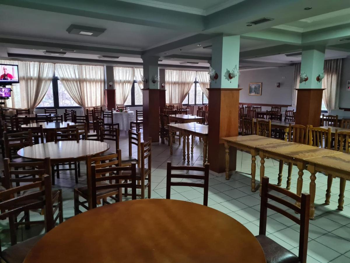 Bar Kafe Pjetri Privatunterkunft *