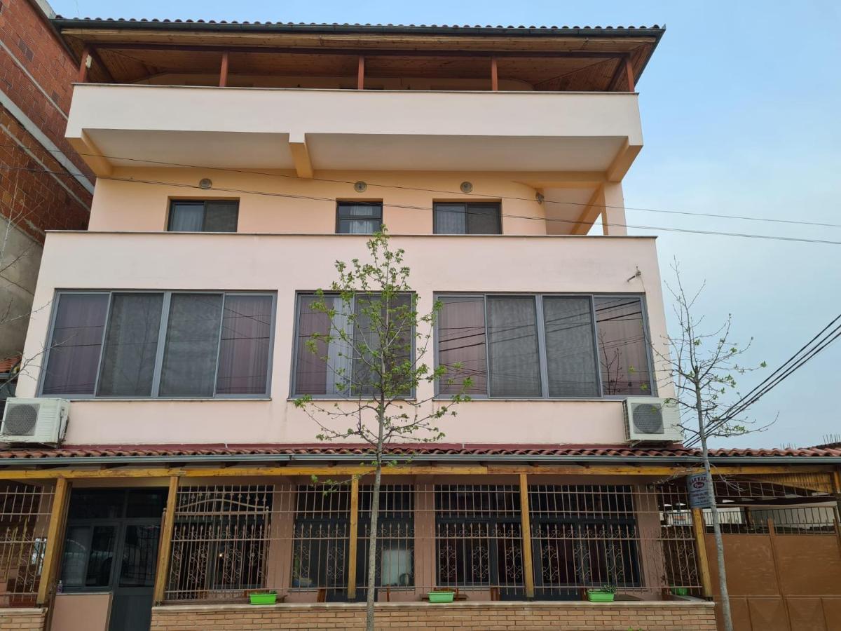 Bar Kafe Pjetri Privatunterkunft