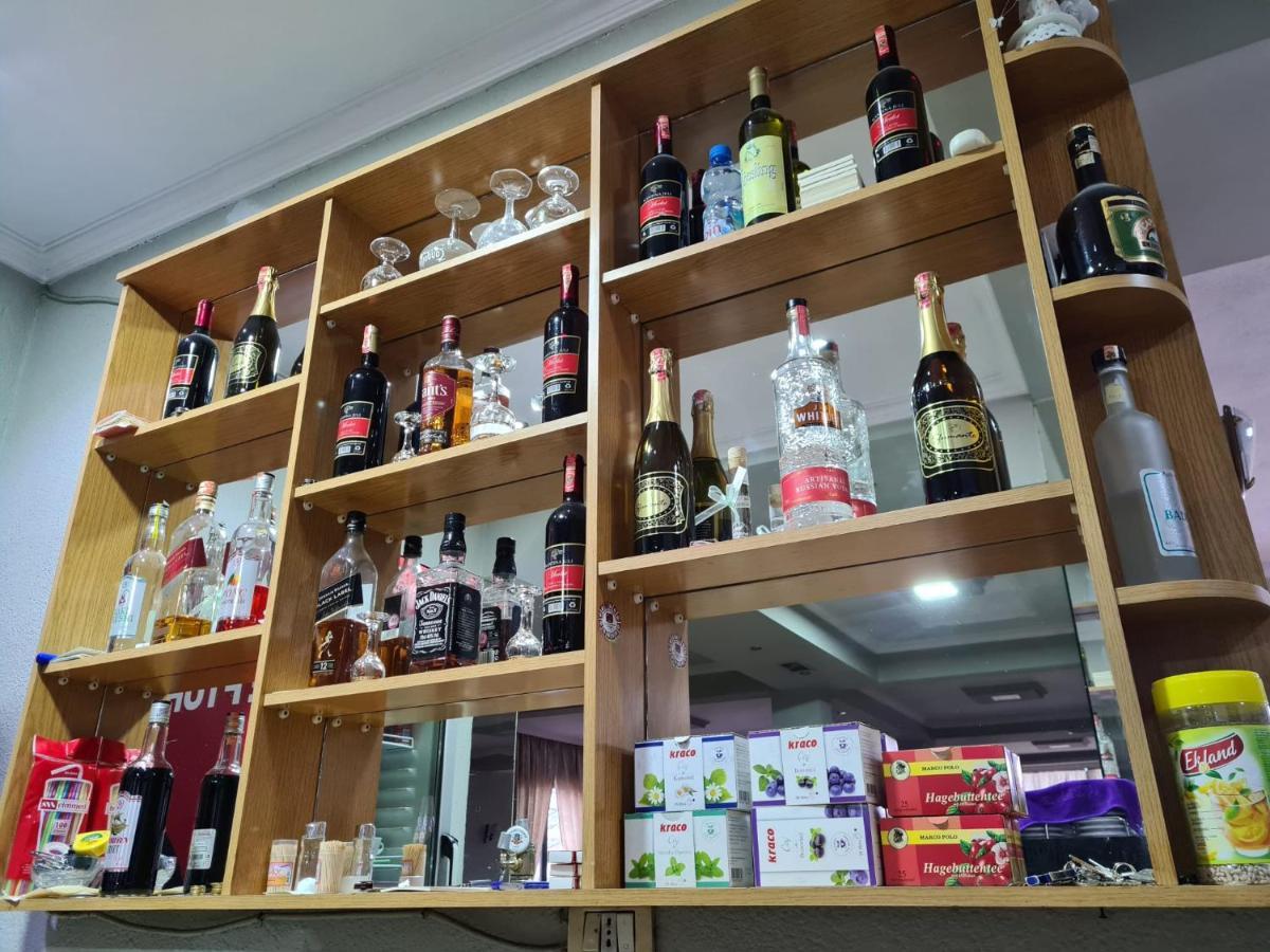 Bar Kafe Pjetri * Patza-Kuqani